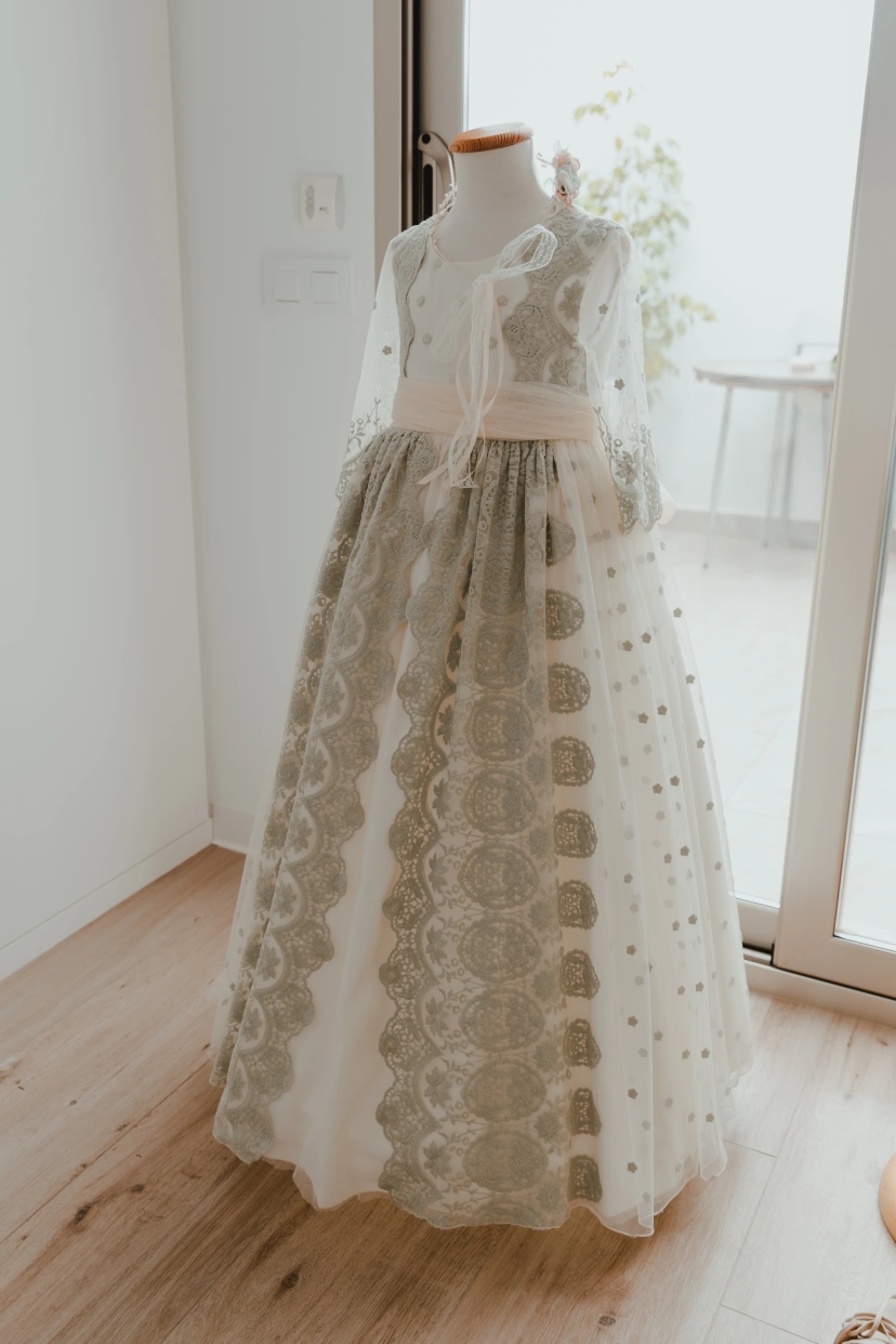 Foto portada vestido de comunión niña - Foto 4