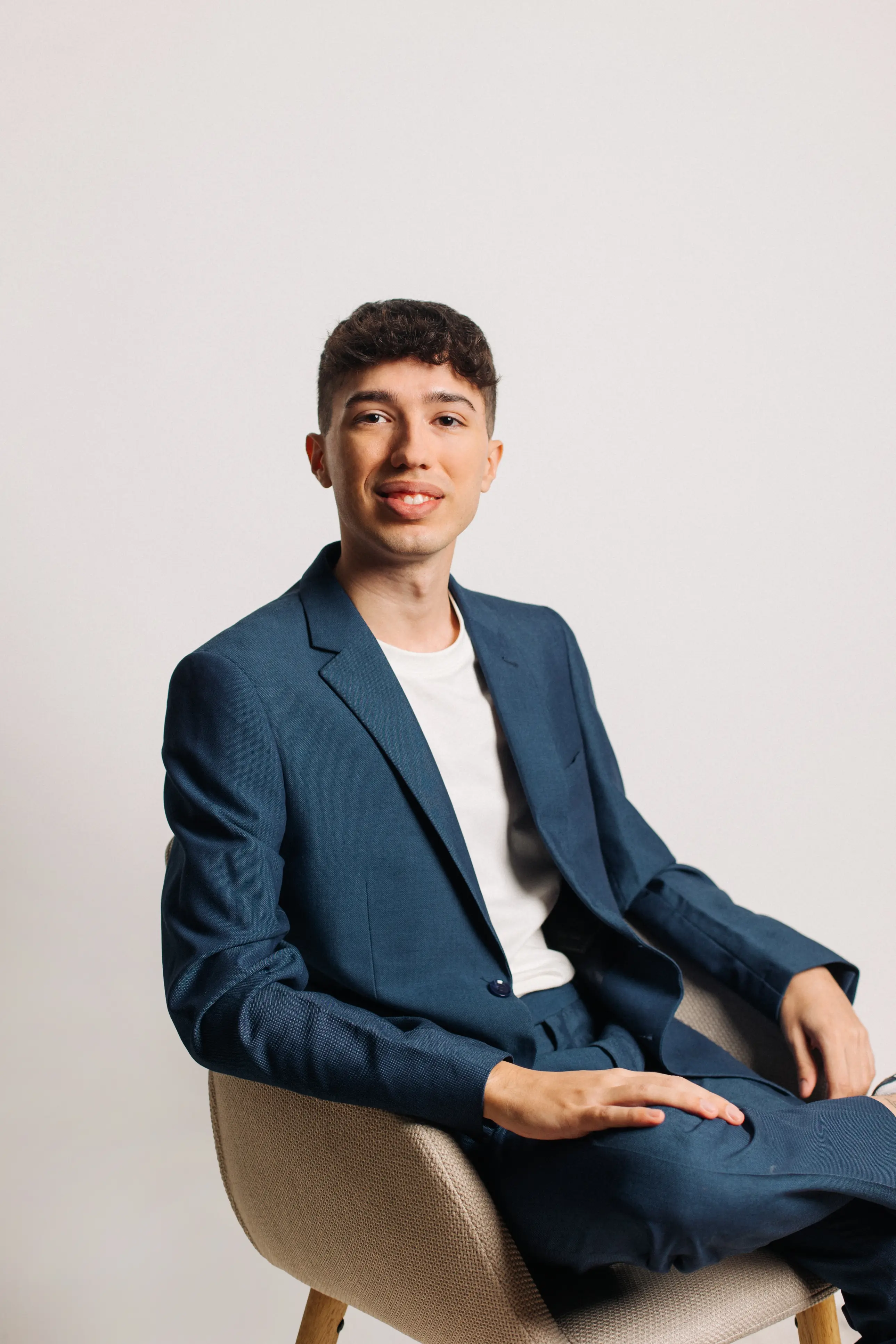 Foto psicólogo en una mesa de consulta listo para atender a sus pacientes - Foto 7