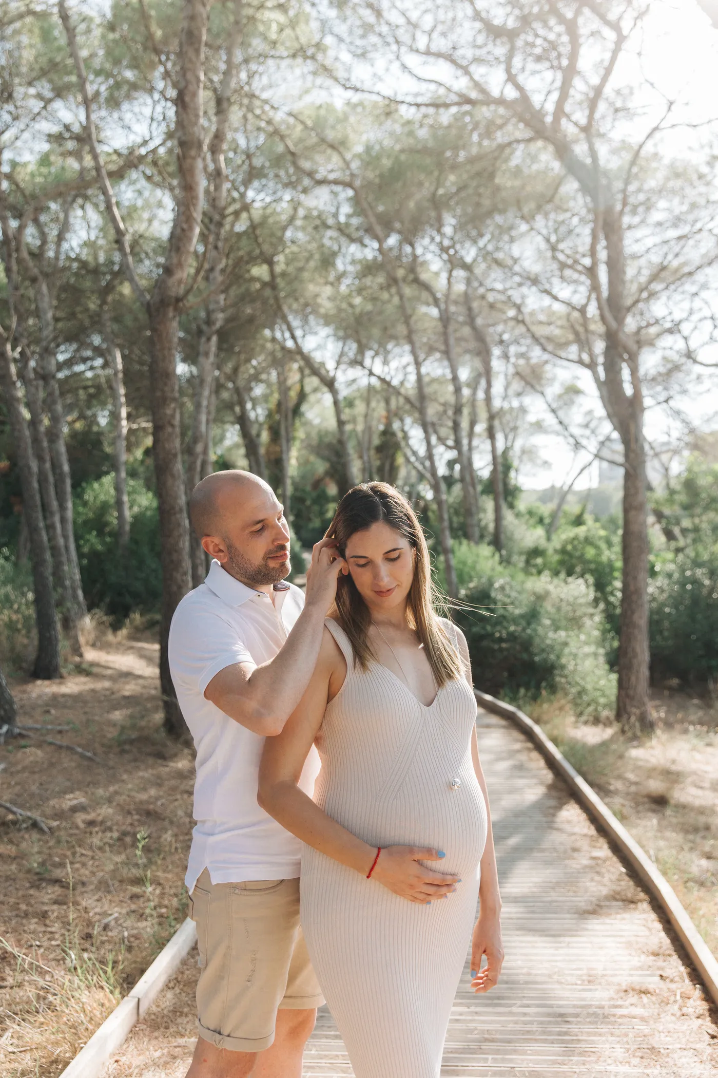 Pies de padres en la playa a la espera de que llegue el pequeño - Foto 10