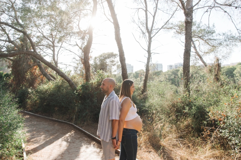Pies de padres en la playa a la espera de que llegue el pequeño - Foto 18